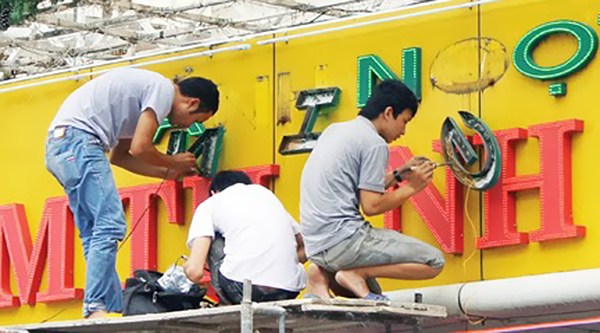 sửa chữa biển quảng cáo